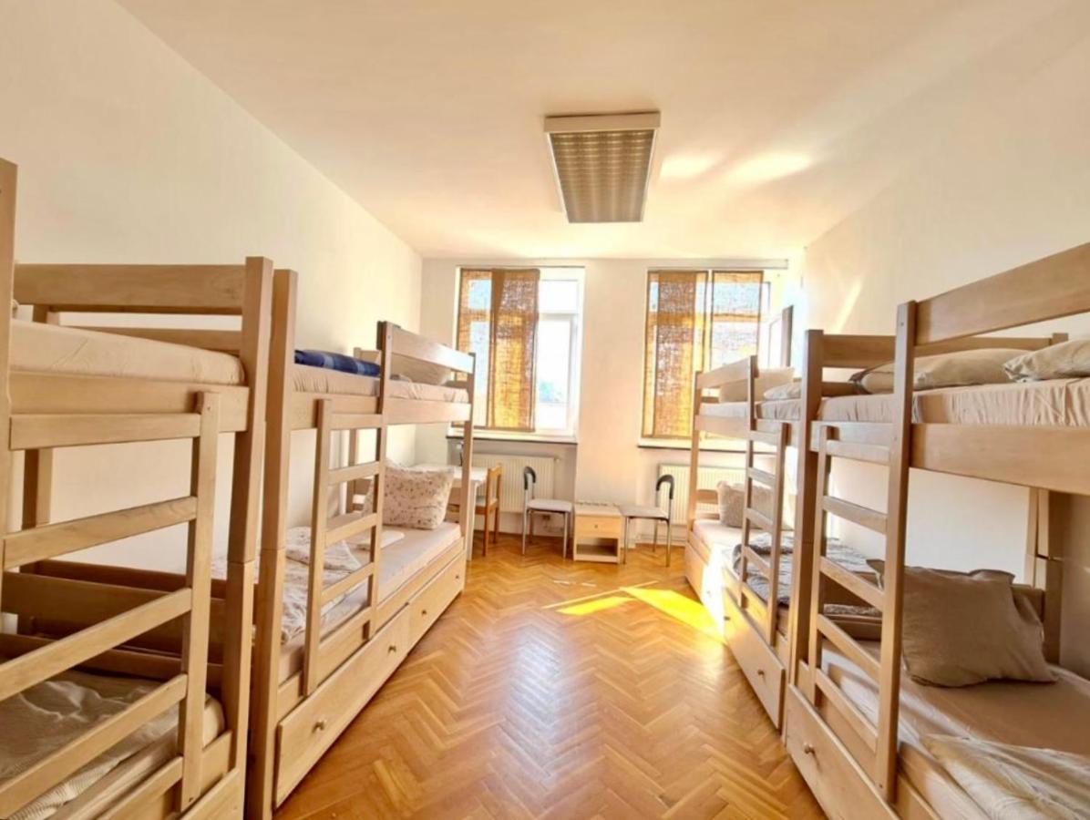 זאגרב Bishnu Hostel מראה חיצוני תמונה