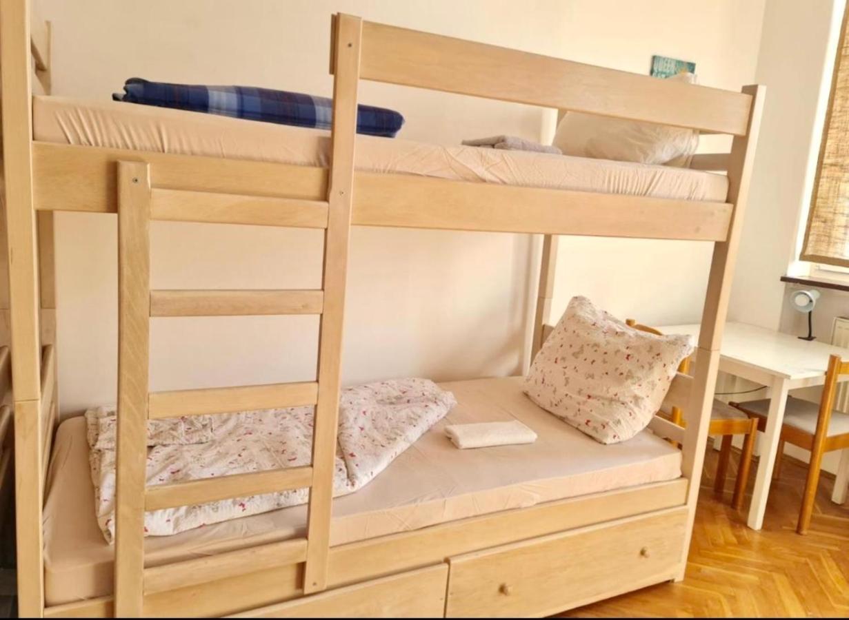 זאגרב Bishnu Hostel מראה חיצוני תמונה