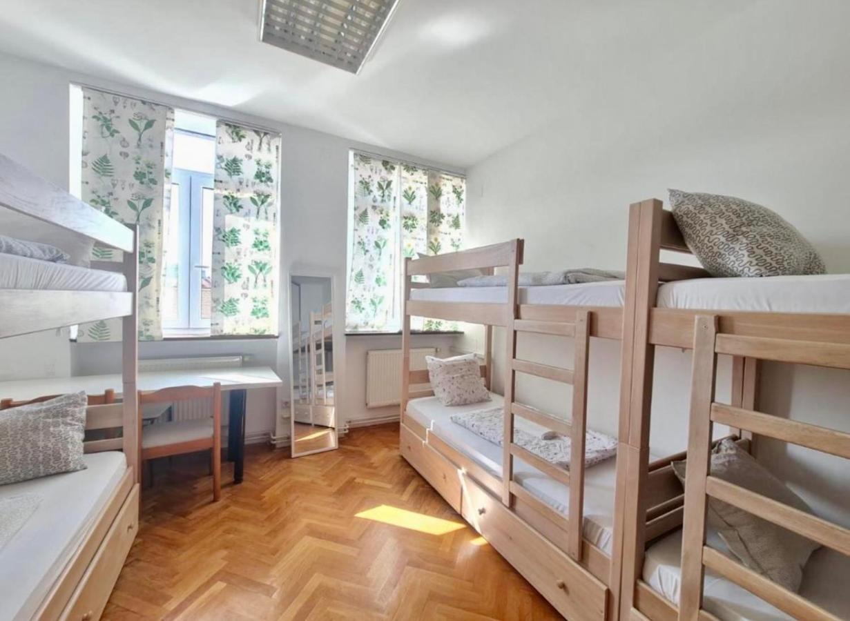 זאגרב Bishnu Hostel מראה חיצוני תמונה