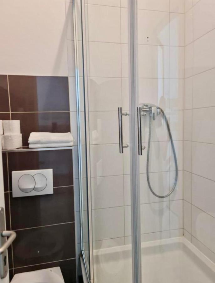 זאגרב Bishnu Hostel מראה חיצוני תמונה