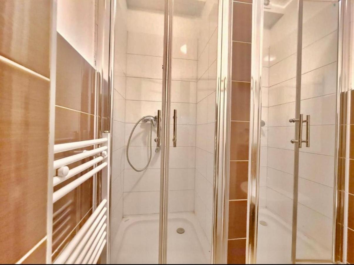 זאגרב Bishnu Hostel מראה חיצוני תמונה