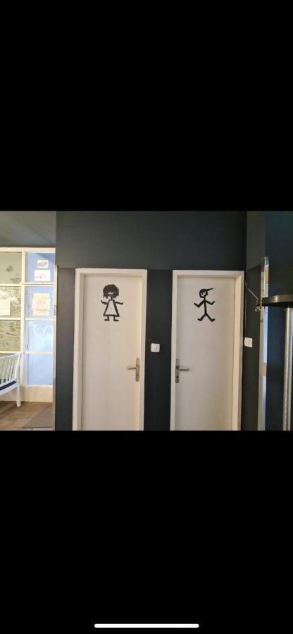 זאגרב Bishnu Hostel מראה חיצוני תמונה
