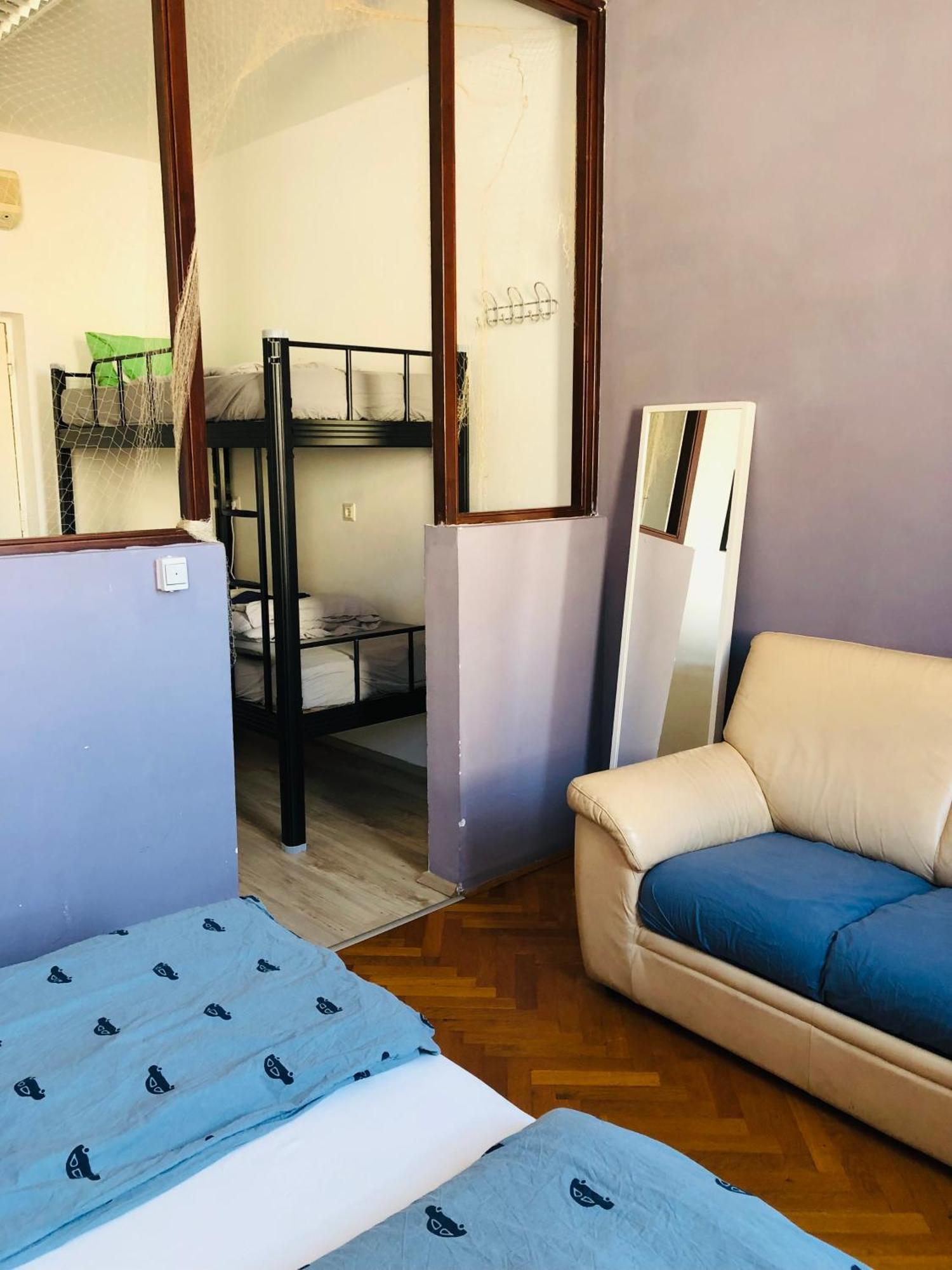 זאגרב Bishnu Hostel מראה חיצוני תמונה